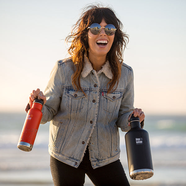 64oz-classic-with-loop-cap-f0 64oz_insulated_classic_black_beach_smile_square.jpg