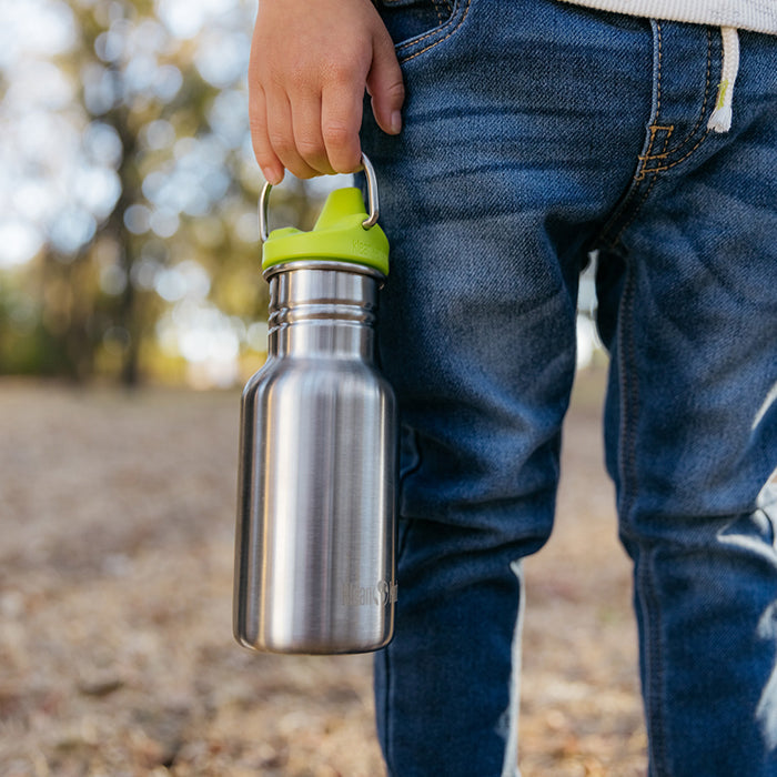 classic-kid-sippy-cap-k0 K12CNSIPPY-BS-kids_sippy_bottle_carry_lifestyle_f9e24b84-a0ae-465d-aad5-3c60c5592b7d.jpg