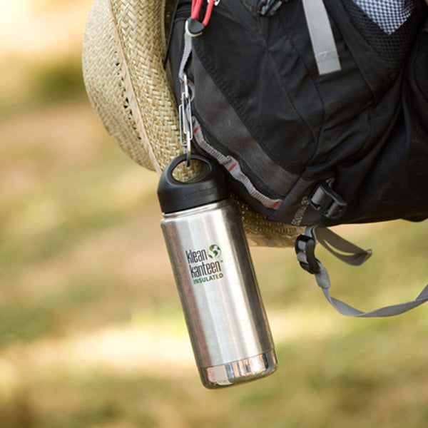 steel-s-biner-3-h2 carabiner_steel_bottle_backpack_lifestyle_dd4fef2d-f5d2-4f32-ac05-c706bd6b518e.jpg