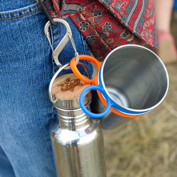 steel-s-biner-3-h2 carabiner_steel_clip_bottle_lifestyle_f9a2dad1-cd06-4894-b3ff-13476b2b5a87.jpg